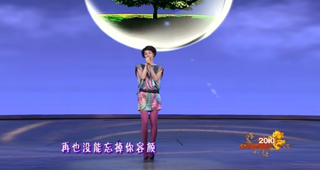 这件爆款再次走红！带货能力一流春晚这些同款被搜上热门瓦力棋牌试玩王菲“虾片耳环”