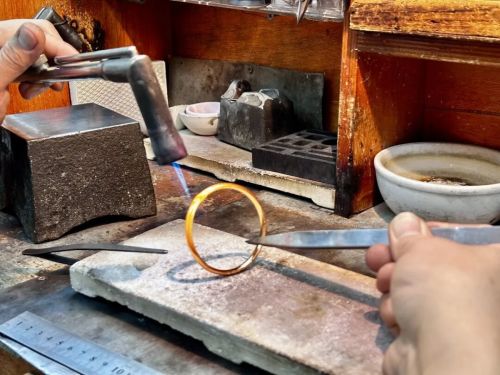 劝退的年轻人涌向打金店瓦力棋牌游戏被老铺黄金(图3) 劝退的年轻人涌向打金店瓦力棋牌游戏被老铺黄金(图3)