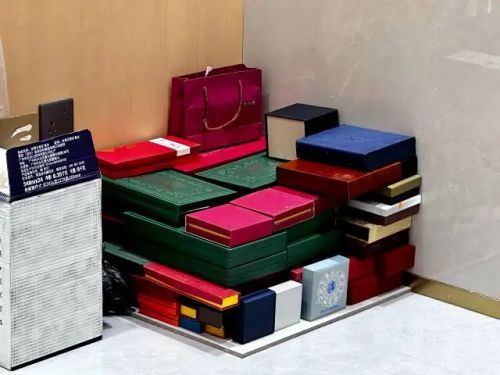 劝退的年轻人涌向打金店瓦力棋牌游戏被老铺黄金